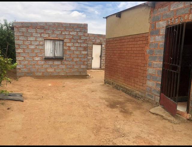 5 BEDROOM HOUSE FOR SALE IN LANGAVILLE EXT 3
